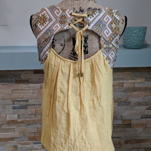 Beauty Is Here Tank - Picture 2 of 6